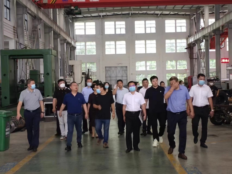 信陽市委常委、副市長李俊協(xié)同中國國際經(jīng)濟技術合作促進會考察團來廠考察指導